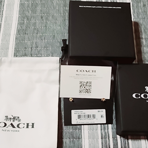 Authentic Coach Earring NWT. - Picture 2 of 10